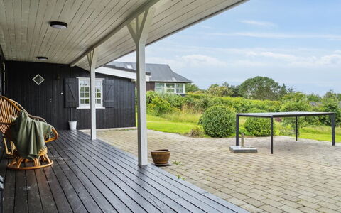 Lazorka - 200M from the Sea: Dak, Huis, Deur, Verblijf, Schaduw, Siding, Werf, Landgoed, Backyard