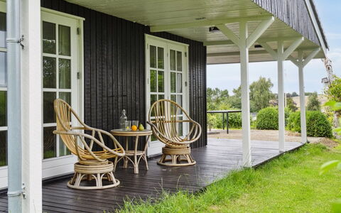 Lazorka - 200M from the Sea: Dak, Huis, Deur, Verblijf, Schaduw, Siding, Werf, Landgoed, Backyard