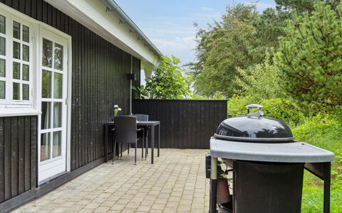 Lazorka - 200M from the Sea: Dak, Huis, Deur, Verblijf, Schaduw, Siding, Werf, Landgoed, Backyard