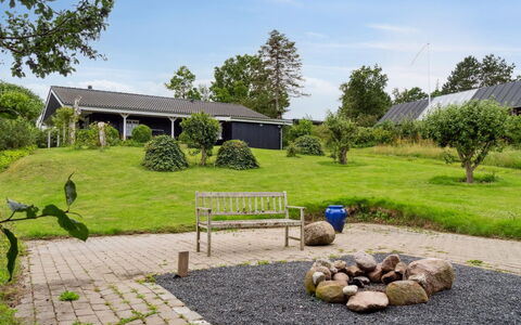 Lazorka - 200M from the Sea: Dak, Huis, Deur, Verblijf, Schaduw, Siding, Werf, Landgoed, Backyard