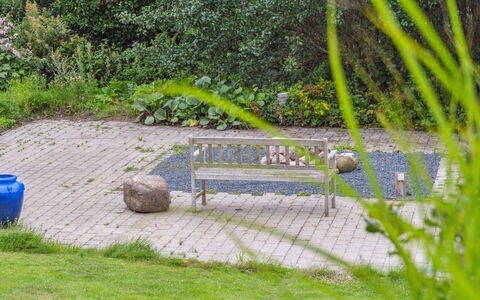 Lazorka - 200M from the Sea: Dak, Huis, Deur, Verblijf, Schaduw, Siding, Werf, Landgoed, Backyard