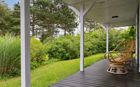 Lazorka - 200M from the Sea: Dak, Huis, Deur, Verblijf, Schaduw, Siding, Werf, Landgoed, Backyard