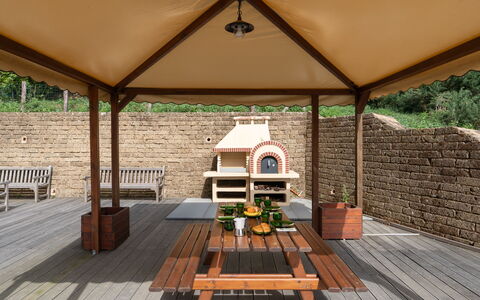 Casa Serra: Eigendom, Meubilair, Gebouw, Tafel, Hout, Schaduw, Interieur Ontwerp, Buitenmeubels, Landschap, Dak