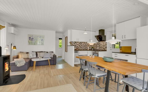 Hendrina - 500M from the Sea: Hout, Dak, Architectuur, Huis, Huis, Verblijf, Siding, Hardwood, Helling, Landgoed
