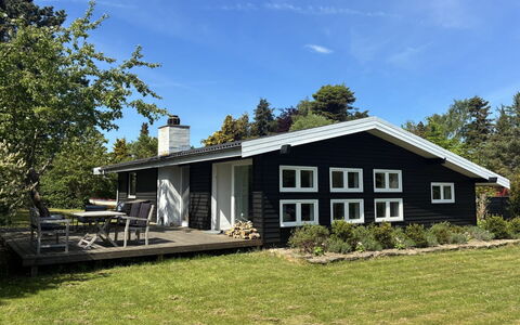 Hendrina - 500M from the Sea: Hout, Dak, Architectuur, Huis, Huis, Verblijf, Siding, Hardwood, Helling, Landgoed