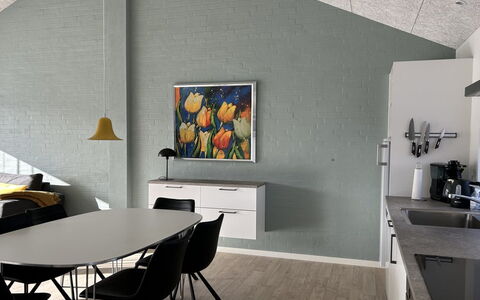 Esger - 900M from the Sea: Plafond, Flooring, Interieur Ontwerp, Verdieping, Samengesteld Materiaal, Meubilair, Toevlucht, Hotel, Ontwerp, Daylighting