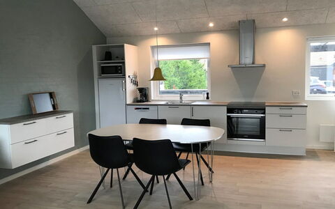 Esger - 900M from the Sea: Plafond, Flooring, Interieur Ontwerp, Verdieping, Samengesteld Materiaal, Meubilair, Toevlucht, Hotel, Ontwerp, Daylighting