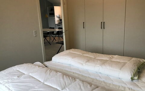 Esger - 900M from the Sea: Plafond, Flooring, Interieur Ontwerp, Verdieping, Samengesteld Materiaal, Meubilair, Toevlucht, Hotel, Ontwerp, Daylighting