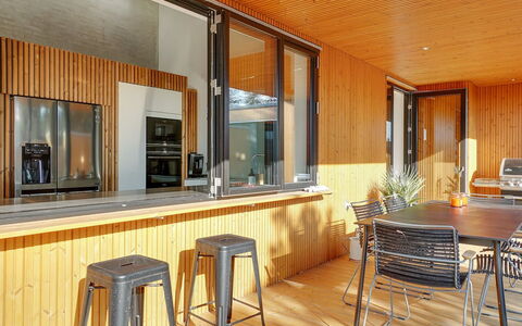 Bena - 800M from the Sea: Meubilair, Interieur Ontwerp, Stoel, Flooring, Tafel, Toevlucht, Verdieping, Plafond, Kamer, Eco Hotel