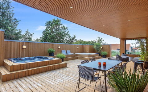 Bena - 800M from the Sea: Meubilair, Interieur Ontwerp, Stoel, Flooring, Tafel, Toevlucht, Verdieping, Plafond, Kamer, Eco Hotel