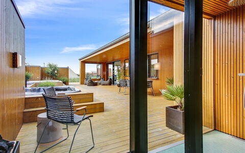 Bena - 800M from the Sea: Meubilair, Interieur Ontwerp, Stoel, Flooring, Tafel, Toevlucht, Verdieping, Plafond, Kamer, Eco Hotel