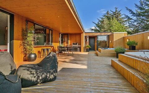 Bena - 800M from the Sea: Meubilair, Interieur Ontwerp, Stoel, Flooring, Tafel, Toevlucht, Verdieping, Plafond, Kamer, Eco Hotel