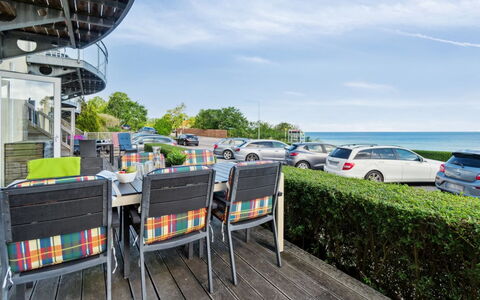 Helin - 100M from the Sea: Vegetation, Struik, De Lente, Verblijf, Tuin, Schaduw, Backyard, Werf, Stoel