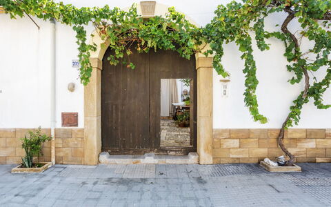 San Vito Lo Capo 155: Fabriek, Eigendom, Deur, Gebouw, Hout, Weg Oppervlak, Huis, Muur, Venster, Gras