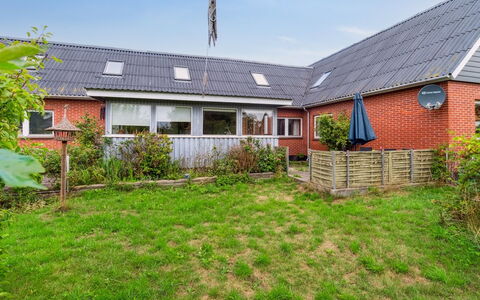 Atena - 250M from the Sea: Dak, Huis, Land Lot, Huis, Verblijf, Landgoed, Garden Gebouwen, Schaduw, Blokhut, Landscaping