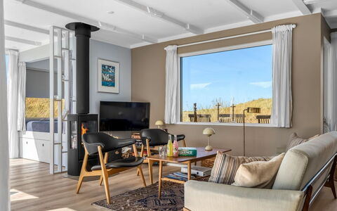 Hoat - 300M from the Sea: Meubilair, Interieur Ontwerp, Flooring, Verdieping, Bankstel, Hout, Plafond, Woonkamer, Appartement, Tafel