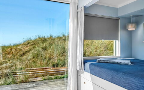 Hoat - 300M from the Sea: Hout, Interieur Ontwerp, Meubilair, Verdieping, Flooring, Huis, Kamer, Zee, Plafond, Venster Behandeling