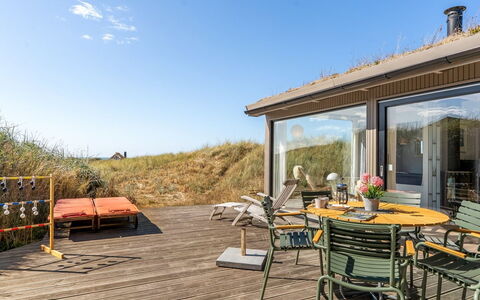 Hoat - 300M from the Sea: Hout, Meubilair, Stoel, Eco Hotel, Hardwood, Dek, Schaduw, Veranda, Balkon, Toevlucht
