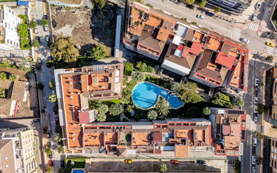 Dénia 189: Boom, Woongebied, Zwembad, Menselijke Nederzetting, Stedelijk Ontwerp, Appartement, Condominium, Toevlucht, Luchtfotografie, Vogelperspectief