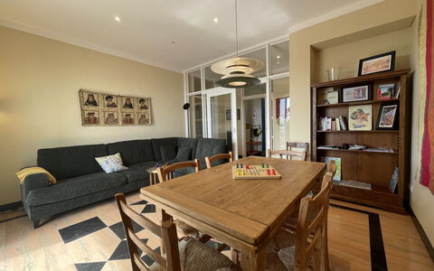 Le Palme: Tafel, Meubilair, Bankstel, Gebouw, Hout, Stoel, Interieur Ontwerp, Flooring, Huis, Woonkamer