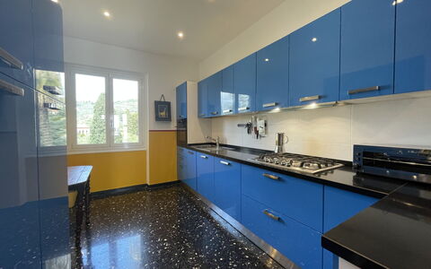 Le Palme: Cabinetry, Kraan, Meubilair, Countertop, Eigendom, Venster, Wastafel, Keuken, Loodgieterswerkinrichting, Interieur Ontwerp