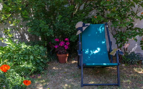 Merete - 50M from the Sea: Dak, Huis, Huis, Verblijf, Siding, Landgoed, Oprit, Garden Gebouwen, Werf, Schuur