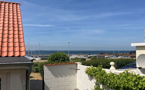 Merete - 50M from the Sea: Dak, Huis, Huis, Verblijf, Siding, Landgoed, Oprit, Garden Gebouwen, Werf, Schuur