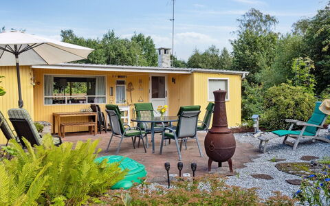 Aslak - 600M from the Sea: Dak, Huis, Deur, Verblijf, Schaduw, Siding, Werf, Landgoed, Backyard