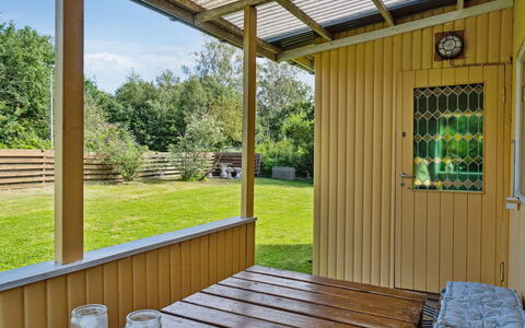 Aslak - 600M from the Sea: Dak, Huis, Deur, Verblijf, Schaduw, Siding, Werf, Landgoed, Backyard
