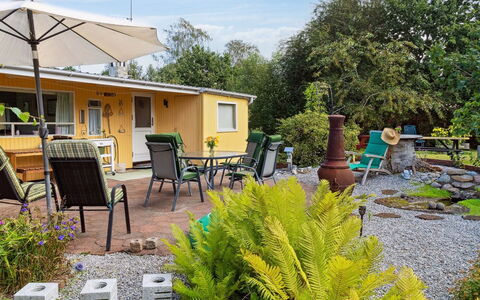 Aslak - 600M from the Sea: Dak, Huis, Deur, Verblijf, Schaduw, Siding, Werf, Landgoed, Backyard