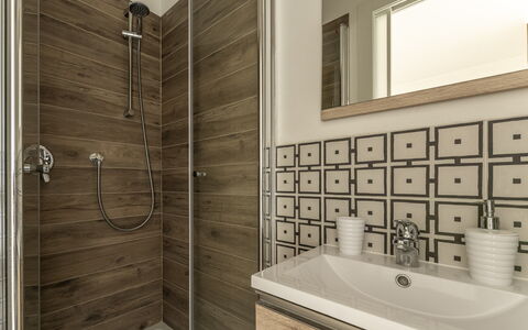 Casa Di Luca, Pool, Castelnuovo Berardenga: Loodgieterswerkinrichting, Wastafel, Kraan, Badkamer, Gebouw, Verlichting, Architectuur, Interieur Ontwerp, Muur