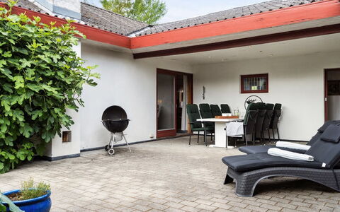 Hakon - 550M from the Sea: Dak, Huis, Deur, Verblijf, Schaduw, Siding, Werf, Landgoed, Backyard