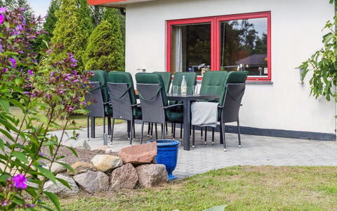 Hakon - 550M from the Sea: Dak, Huis, Deur, Verblijf, Schaduw, Siding, Werf, Landgoed, Backyard