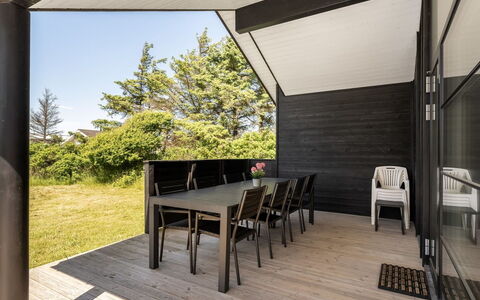 Annvy - 400M from the Sea: Hout, Architectuur, Schaduw, Veranda, Dek, Hardwood, Plank, Natuurlijk Materiaal, Houten Vloer, Stoel