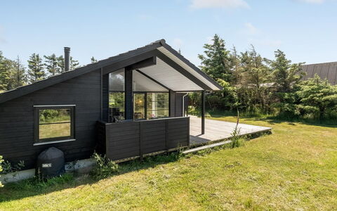 Annvy - 400M from the Sea: Hout, Huis, Huis, Dak, Verblijf, Siding, Garden Gebouwen, Deur, Veranda, Schuur
