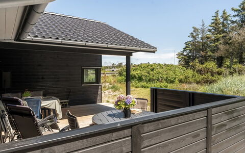 Annvy - 400M from the Sea: Hout, Siding, Huis, Dak, Samengesteld Materiaal, Verblijf, Veranda, Dek, Plank, Hardwood