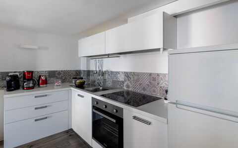 Argentarola House, Porto Santo Stefano, Seaview An: Cabinetry, Countertop, Wastafel, Gebouw, Fornuis, Keuken, Kraan, Gootsteen, Huishoudapparatuur, Verdieping