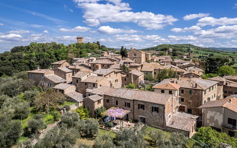 Monticchiello Apartment With Garden, Wifi, Pienza,: Wolk, Lucht, Fabriek, Gebouw, Dag, Boom, Huis, Venster, Natuurlijk Landschap, Landschap