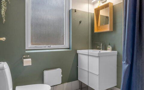 Idalina - 700M from the Sea: Wc Bril, Badkamer, Loodgieterswerkinrichting, Muur, Toilet, Interieur Ontwerp, Flooring, Verdieping, Wastafel, Loodgieter