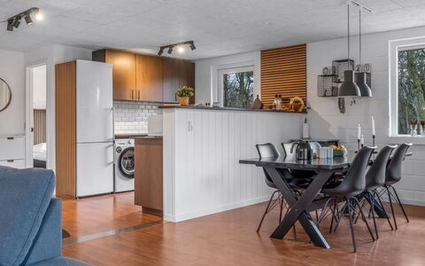 Idalina - 700M from the Sea: Meubilair, Flooring, Interieur Ontwerp, Hout, Verdieping, Plafond, Keuken, Kamer, Bankstel, Huishoudapparatuur