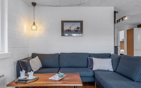 Idalina - 700M from the Sea: Meubilair, Flooring, Muur, Interieur Ontwerp, Hout, Verdieping, Bankstel, Plafond, Kamer, Woonkamer