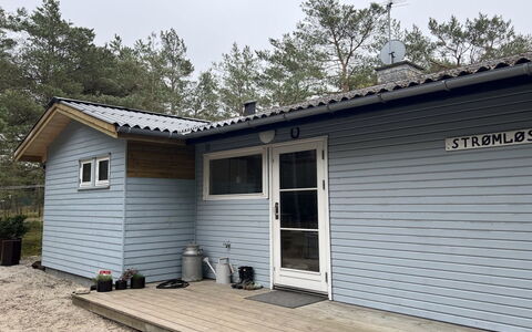 Alita - 300M from the Sea: Hout, Meubilair, Appartement, Kamer, Plafond, Beits, Stoel, Hardwood, Vernis, Timmerhout