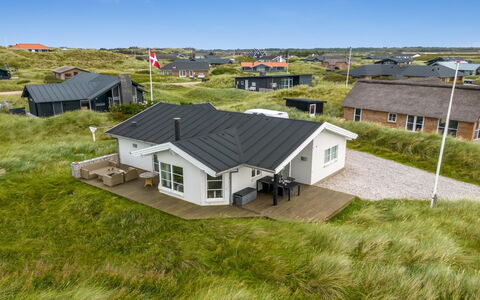 Elfi - 700M from the Sea: Meubilair, Interieur Ontwerp, Flooring, Hout, Verdieping, Plafond, Houten Vloer, Stoel, Tafel, Verlichting