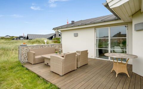 Elfi - 700M from the Sea: Meubilair, Interieur Ontwerp, Flooring, Hout, Verdieping, Plafond, Houten Vloer, Stoel, Tafel, Verlichting