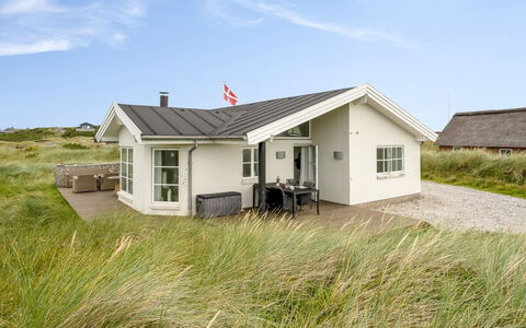 Elfi - 700M from the Sea: Meubilair, Interieur Ontwerp, Flooring, Hout, Verdieping, Plafond, Houten Vloer, Stoel, Tafel, Verlichting