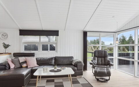 Sylvi - 750M from the Sea: Meubilair, Interieur Ontwerp, Flooring, Hout, Verdieping, Plafond, Houten Vloer, Stoel, Tafel, Verlichting