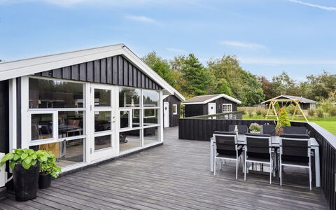Sylvi - 750M from the Sea: Meubilair, Interieur Ontwerp, Flooring, Hout, Verdieping, Plafond, Houten Vloer, Stoel, Tafel, Verlichting