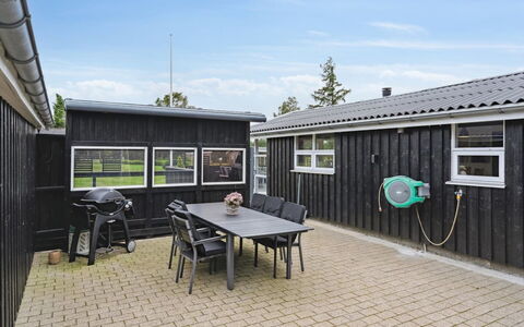 Sylvi - 750M from the Sea: Meubilair, Interieur Ontwerp, Flooring, Hout, Verdieping, Plafond, Houten Vloer, Stoel, Tafel, Verlichting