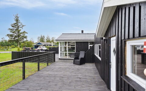 Sylvi - 750M from the Sea: Meubilair, Interieur Ontwerp, Flooring, Hout, Verdieping, Plafond, Houten Vloer, Stoel, Tafel, Verlichting