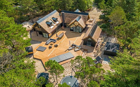 Hejdie - 750M from the Sea: Plafond, Flooring, Interieur Ontwerp, Verdieping, Samengesteld Materiaal, Meubilair, Toevlucht, Hotel, Ontwerp, Daylighting
